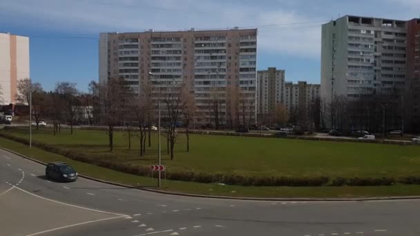 Moskau, russland-april 24.2018. moskowskyj prospekt eine der straßen im zentrum von zelenograd — Stockvideo