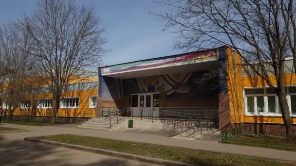 Moscow, Rusland-April 24.2018. sport school van Olympisch reserve getal 111 in Zelenograd — Stockvideo