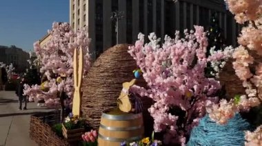 Moskova, Rusya - 14 Nisan. 2018. insanlar modacı Meydanı Festivali Paskalya Hediyelik