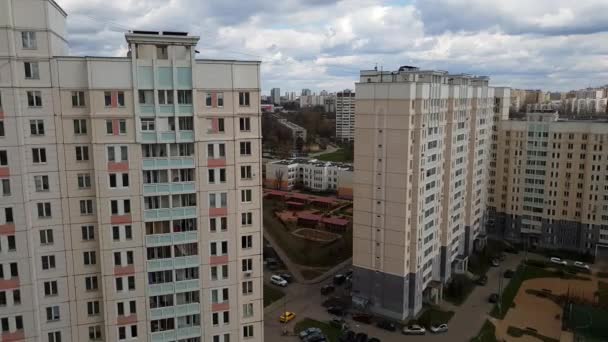 Moscú, Rusia - 29 de abril. 2018. vista de la zona de dormitorio en el distrito administrativo de Zelenograd — Vídeo de stock