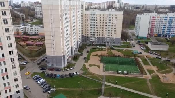 Patio del edificio residencial en Moscú, Rusia . — Vídeos de Stock