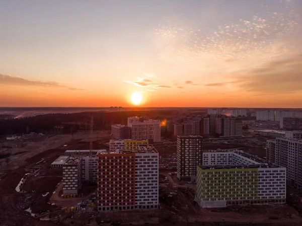 Baustelle bei Sonnenuntergang von oben geschossen — Stockfoto