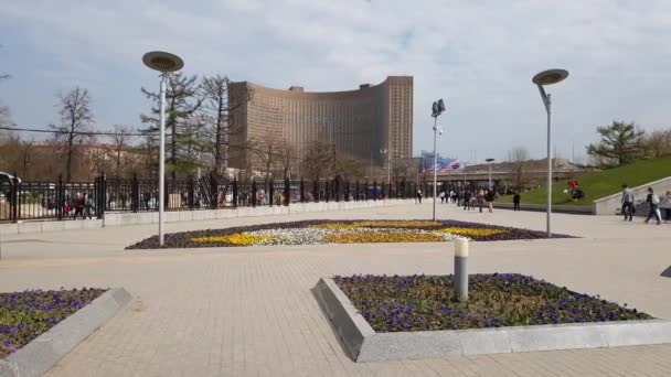 Moscú, Rusia - 30 de abril. 2018. vista del hotel Cosmos — Vídeos de Stock