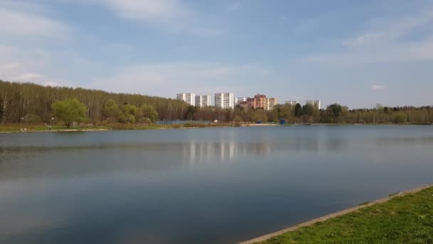 Lake in Zelenograd administrative district of Moscow, Russia — Stock Video