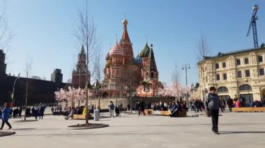 Moskova, Rusya - 14 Nisan. 2018. St Basils Katedrali kırmızı kare üzerinde