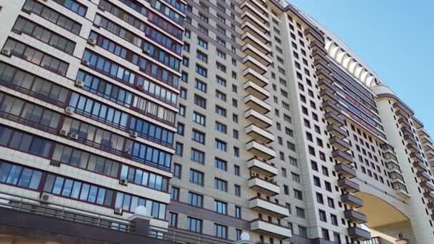 Moscou, Russie - 7 mai. 2018. Complexe résidentiel Elite Solar Arch - Arco di Sole — Video