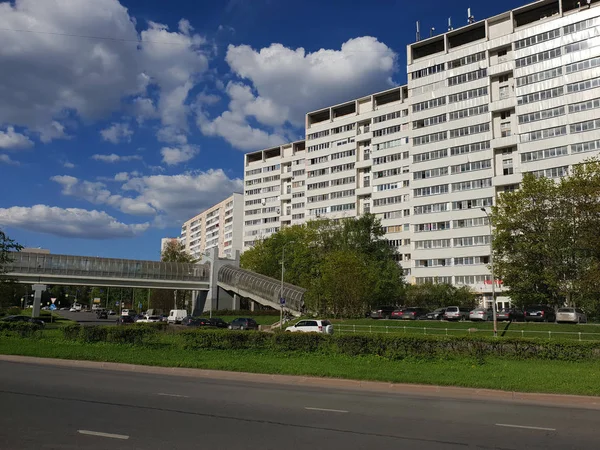 Moskva, Rusko - květen 08. 2018. Panorama na Sosnovaya ulici v Zelenograd — Stock fotografie