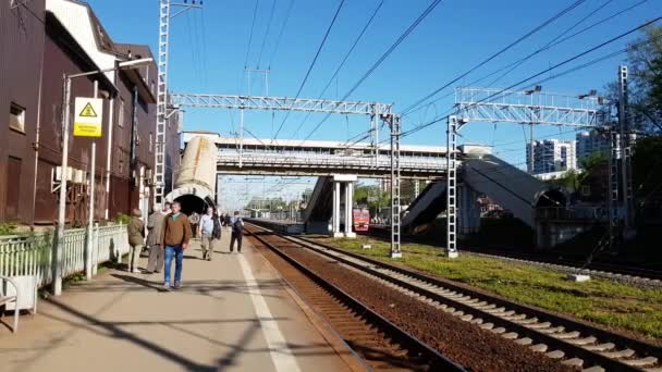 Skhodnya, Rússia - 09 de maio. 2018. estação ferroviária Skhodnya — Vídeo de Stock