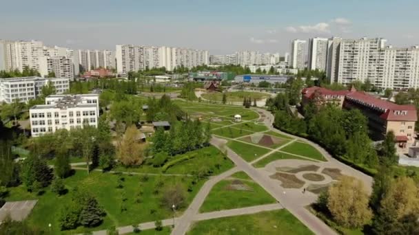 Moskou, Rusland - 13 mei 2018. Uitzicht op de stad van bovenaf — Stockvideo