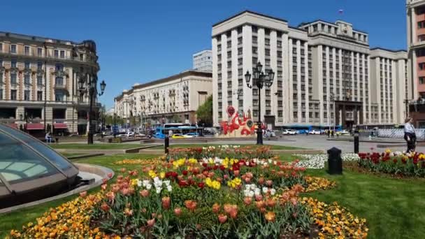 Moscow, Russia - May 12. 2018. State Duma from the direction of Manezhnaya Square. — Stock Video