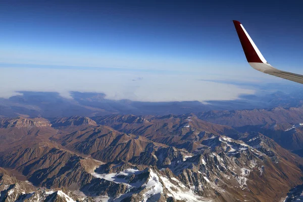 Θέα από αεροπλάνο στο Kabardino-Balkarian High Mountain State Reserve στη Ρωσία. Καύκασος — Φωτογραφία Αρχείου