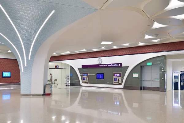 Doha, Qatar - 20 de noviembre. 2019. El interior de la estación de metro Corniche — Foto de Stock