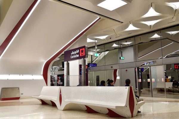 Doha, Qatar - 20 de novembro. 2019. O interior da estação de metro Corniche — Fotografia de Stock