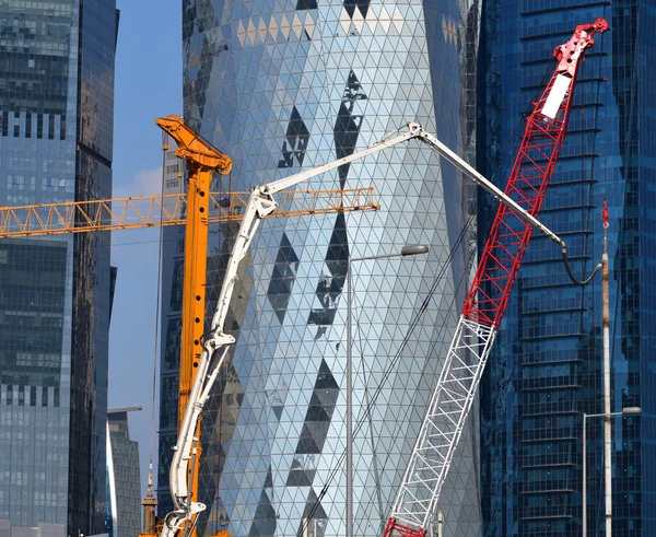 卡塔尔多哈的建筑工地和摩天大楼 — 图库照片