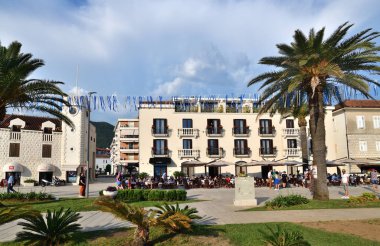 Tivat, Karadağ - 10 Haziran. 2019. İnsanlar sette dinleniyor.