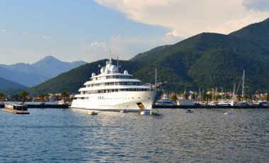 Tivat, Karadağ - 10 Haziran. 2019. Porto Karadağ 'da Altın Odyssey yatı