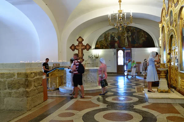 Sewastopol, Krim - 3. Juli. 2019. innenraum der Wladimir-kathedrale in der orthodoxen kirche chersonesos — Stockfoto