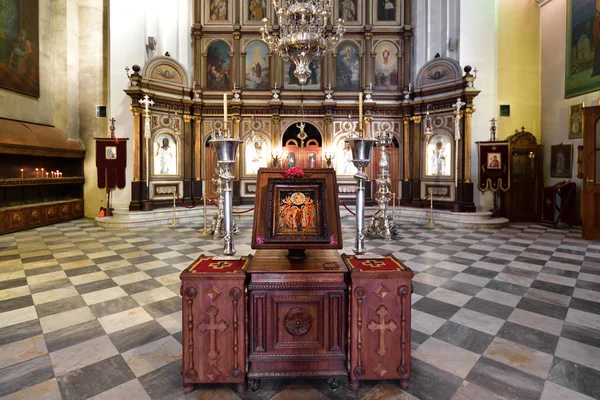 Kotor, Montenegro - 10 de junio. 2019. Interior Catedral de San Nicolás en el casco antiguo — Foto de Stock