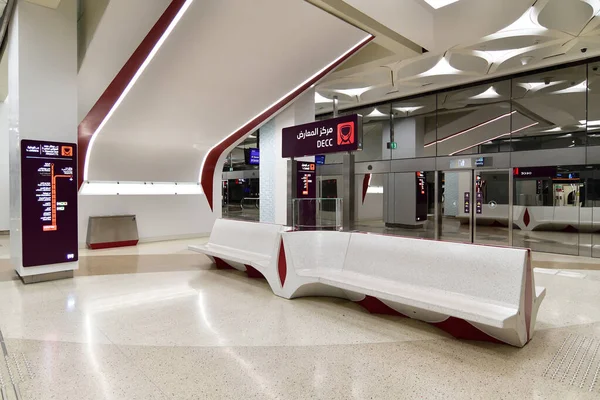 Dauhá, Katar - 20. listopadu. 2019. Interiér stanice metra Decc — Stock fotografie