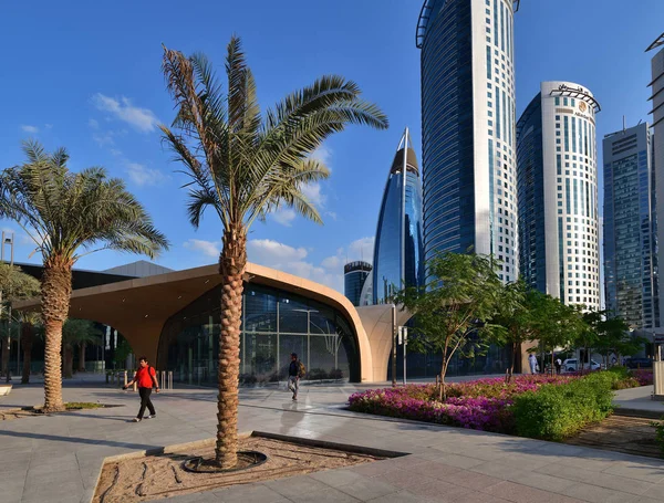 Doha, Qatar - Nov 21. 2019. Outdoor lobby DECC metro station — Stock Photo, Image