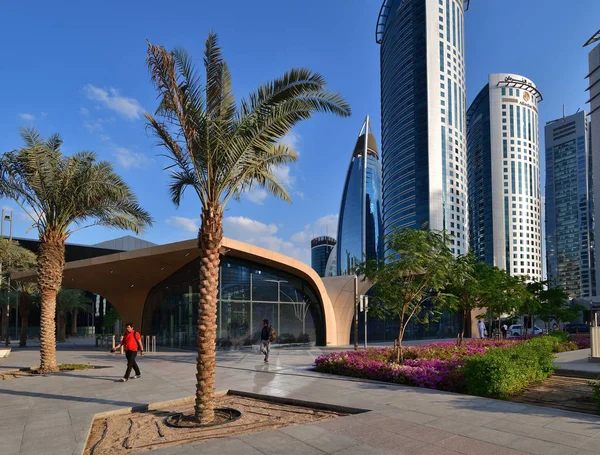 Doha, Katar - 21 Kasım. 2019. Açık hava lobi metro istasyonu