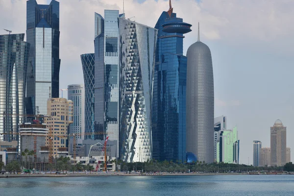 Doha, Qatar - Nov 21. 2019. View of downtown skyscrapers from the Persian Gulf — Stock Photo, Image