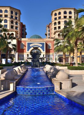 Doha, Katar - 23 Kasım. 2019. Souq Al Medina - Pearl Katar 'ın Medine merkezindeki alışveriş merkezi