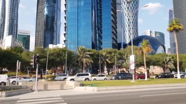 Doha, Qatar - Nov 18 2019. Територія Дохас-ель-Дафна з хмарочосами — стокове відео