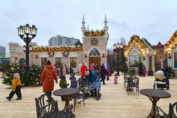 Moskau, russland - dec 13.2019. weihnachtsreise ist moskauer jahreszeiten - winterfest in zelenograd — Stockfoto