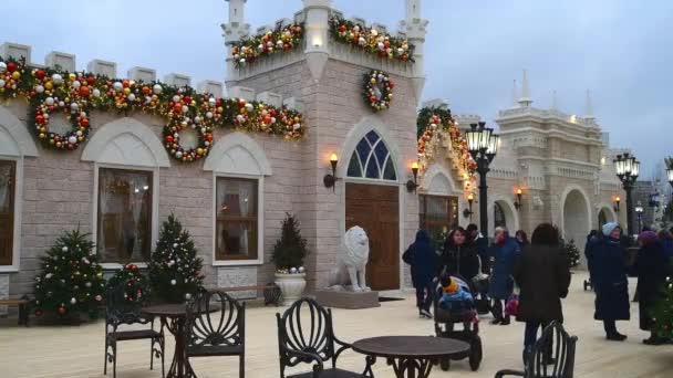Moszkva, Oroszország - dec. 13.2019. Journey to Christmas is Moscow Seasons - népszerű téli fesztivál Zelenograd — Stock videók