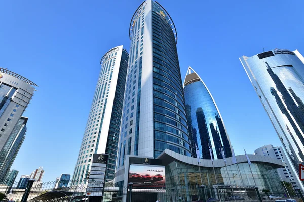 Doha, Qatar - Nov 24. 2019. Alfardan Office Tower WORK and Ministry of Jastice — Stock Photo, Image