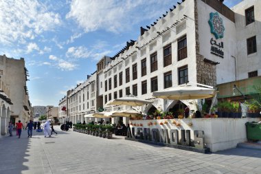 Doha, Katar - 21 Kasım. 2019. Souq Waqif pazarındaki Katar 'daki ünlü restoranlardan biri.