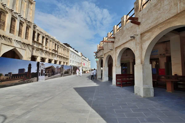 Doha, Qatar - 21 nov. 2019. Street café i Souq Waqif marknadsplats — Stockfoto