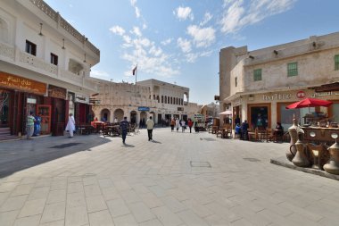 Doha, Katar - 21 Kasım. 2019. Souq Waqif pazarındaki sokak kafesi.