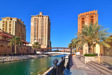 Doha, Katar - 23 Kasım. 2019. İnci Adası 'ndaki Porto Arabistan' da Marsa Kanalı