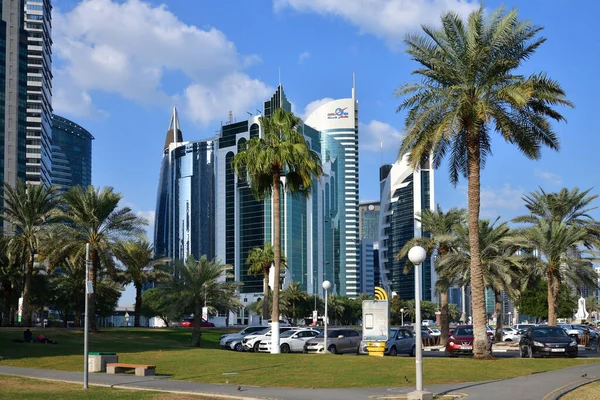 Dohá, Katar - 24. listopadu. 2019. West Bay Doha z ulice Al Corniche — Stock fotografie
