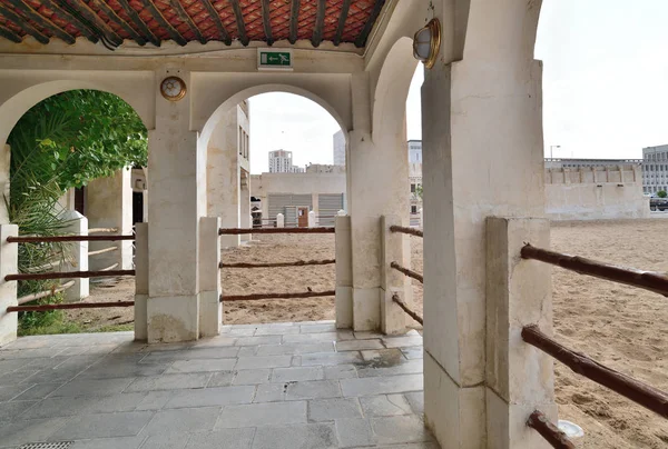 Estábulos de Cavalos, Souq Waqif em Doha, Qatar — Fotografia de Stock