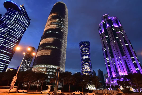 Doha, Qatar - 18 de novembro. 2019. Doha 's Al Dafna área com os edifícios de arranha-céus — Fotografia de Stock