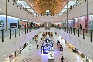 Doha, Katar - 18 numara. 2019. Doha Şehir Merkezinin İçi - Alışveriş Merkezi.