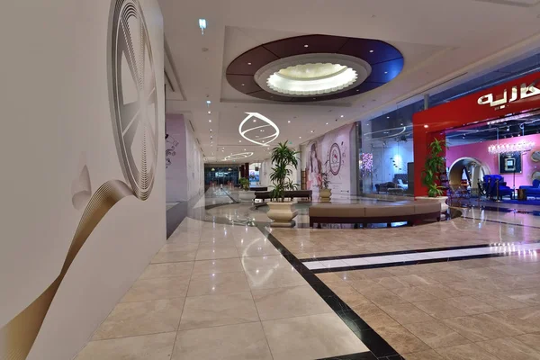 Doha, Qatar - 21 de novembro. 2019. Interior Lagoon Mall - shopping center — Fotografia de Stock