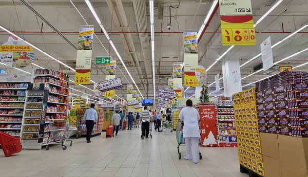 Doha, Qatar - Nov 21. 2019. Interior of French international hypermarket chain Carrefour store in Doha City Center — 스톡 사진