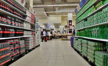 Doha, Katar - 21 Kasım. 2019. Doha Şehir Merkezi 'ndeki Fransız hipermarket zinciri Carrefour.