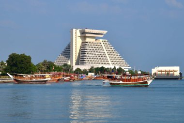 Doha, Katar - 21 Kasım. 2019. Corniche Rıhtımı 'ndan Sheraton Grand Doha Resort