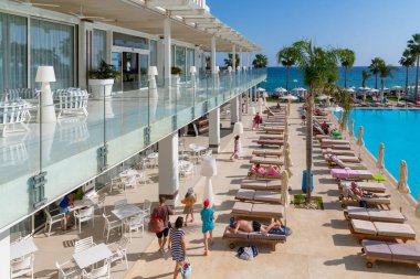 Protaras, Kıbrıs - 12 Ekim. 2019. Constantinos The Great Beach Oteli. Açık havada.