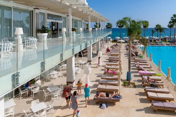 Protaras, Kıbrıs - 12 Ekim. 2019. Constantinos The Great Beach Oteli. Açık havada.