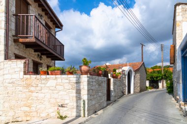 Kıbrıs 'ın Lania köyünde güzel dar sokaklar