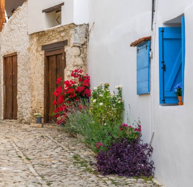 Kıbrıs 'ın Lania köyünde güzel dar sokaklar