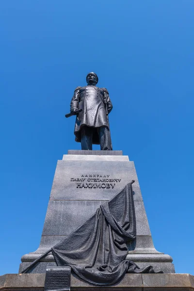 Sevastopol, Krim - 3 juli 2019. Monument över amiral Nakhimov, krimkrigets hjälte. konstnär general Bilderling och skulptör Schroeder. — Stockfoto