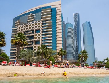 Abu Dabi, Uae - 1 Nisan. 2019. Rotana ve Etihad Kulelerinden Khalidiya Sarayı Rayhaan
