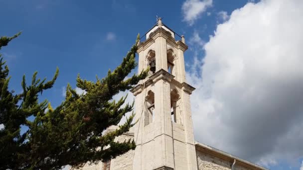 La Iglesia de la Virgen Chrysolanitissa en Lania, Chipre — Vídeo de stock